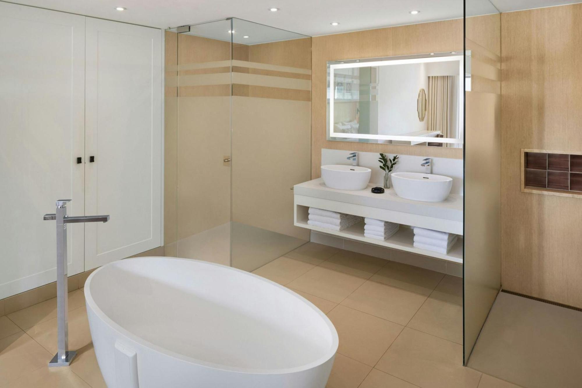 Suite Ocean con 1 Camera da Letto e Vista Piscina